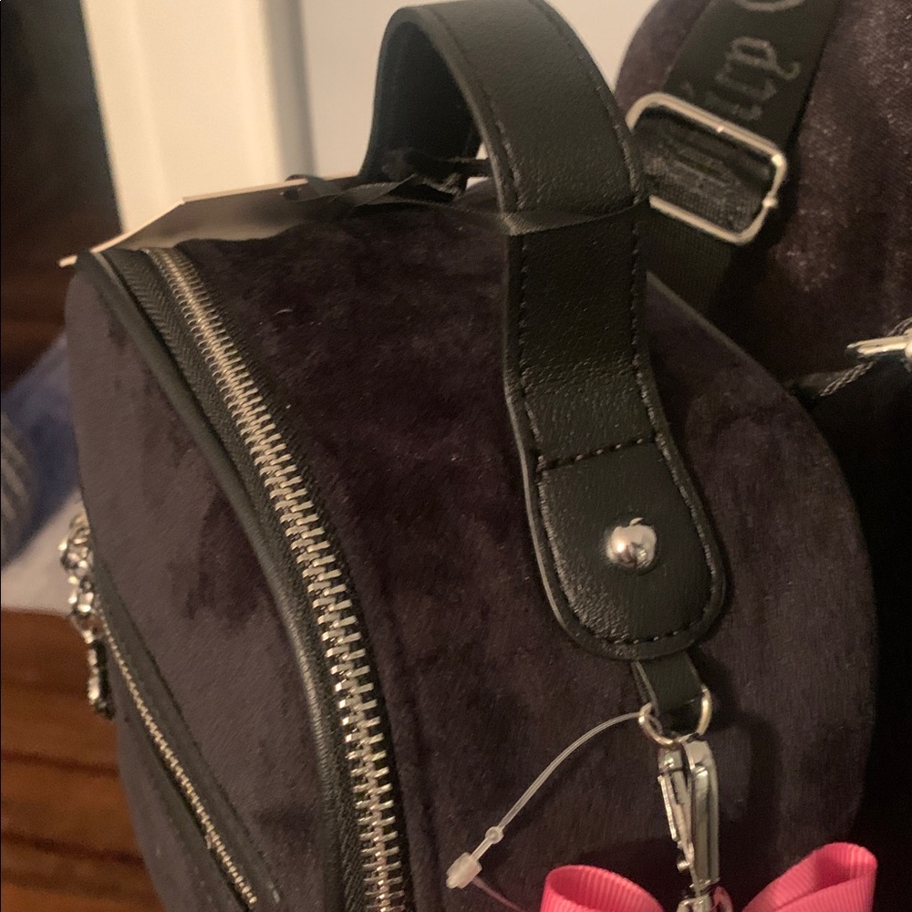 🔥🔥🆕 - Juicy Couture Black Velvet Backpack W/ Pink Bow & Crown Charm - Picture 10 of 12